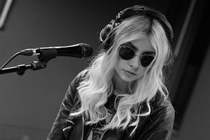 The Pretty Reckless презентовали клип на сингл Take Me Down