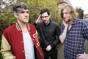 We Are Scientists поделились клипом на песню Headlights