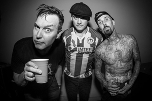 Blink-182 сообщили дату релиза расширенной версии альбома California