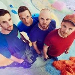 Coldplay поделились лирик-видео на песню Hypnotised